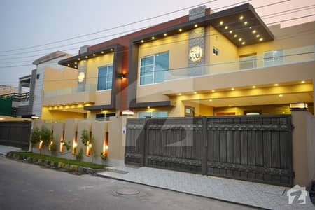 سحر وِلاز ملتان پبلک سکول روڈ ملتان میں 5 کمروں کا 10 مرلہ مکان 1.85 کروڑ میں برائے فروخت۔ سحر وِلاز ملتان پبلک سکول روڈ ملتان میں 5 کمروں کا 10 مرلہ مکان 1.85 کروڑ میں برائے فروخت۔