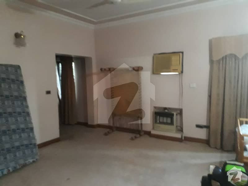 یو ای ٹی ہاؤسنگ سوسائٹی لاہور میں 3 کمروں کا 11 مرلہ مکان 1.6 کروڑ میں برائے فروخت۔
