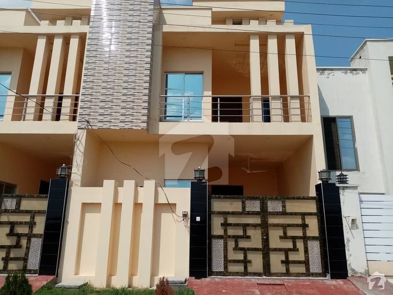 خیابان گرین ستیانہ روڈ فیصل آباد میں 6 مرلہ مکان 1 کروڑ میں برائے فروخت۔