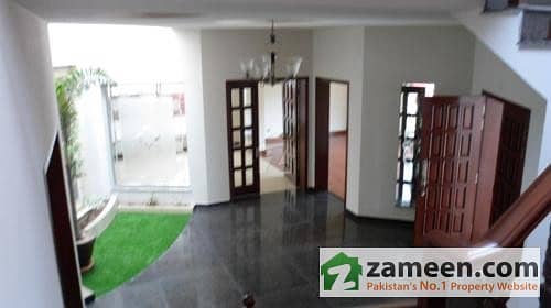 1 Kanal Out Class Bungalow For Sale In Phase 4