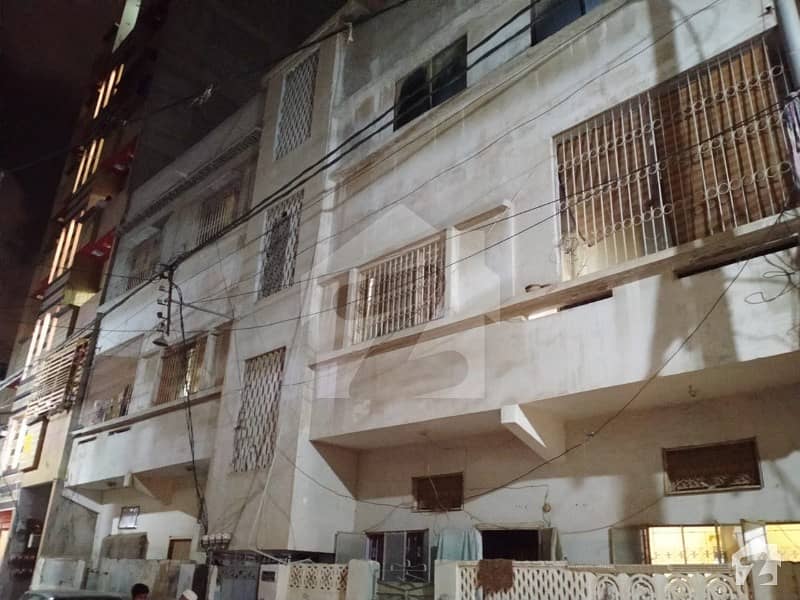 لیاقت آباد - بلاک 10 لیاقت آباد کراچی میں 11 کمروں کا 7 مرلہ مکان 2.5 کروڑ میں برائے فروخت۔
