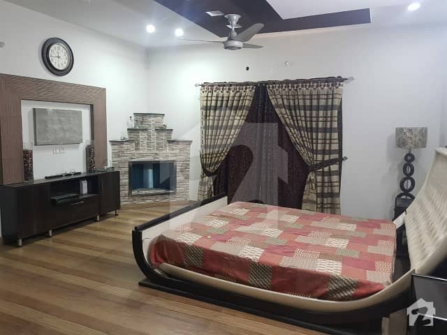 سکھ چین گارڈنز لاہور میں 5 کمروں کا 1.82 کنال مکان 7 کروڑ میں برائے فروخت۔