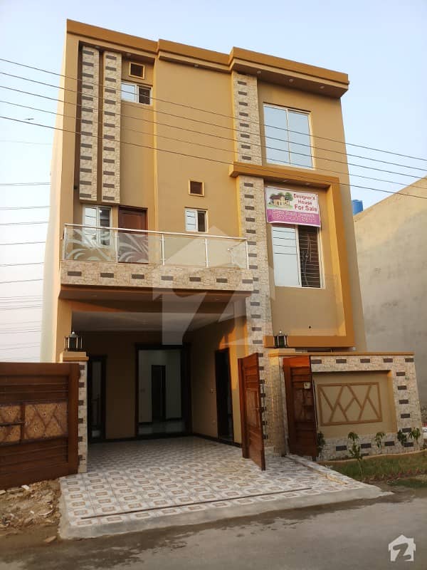 کینال گارڈنز - بلاک اے اے کینال گارڈن لاہور میں 5 کمروں کا 5 مرلہ مکان 1.08 کروڑ میں برائے فروخت۔