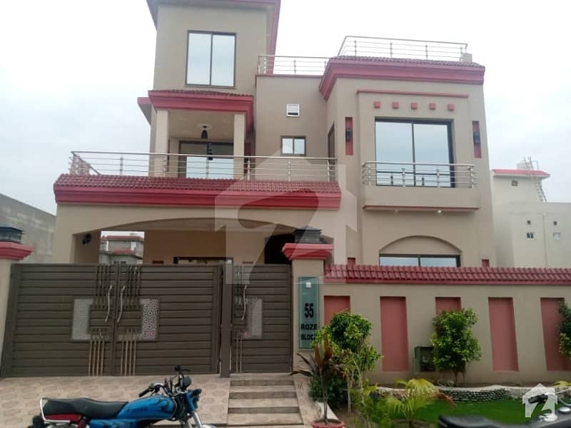 10 Marla Exclusive House For Sale At Prime Location Of Lahore