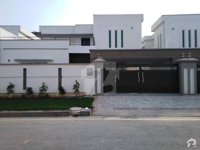 پی اے ایف فالکن کمپلیکس گلبرگ لاہور میں 4 کمروں کا 14 مرلہ مکان 3.58 کروڑ میں برائے فروخت۔