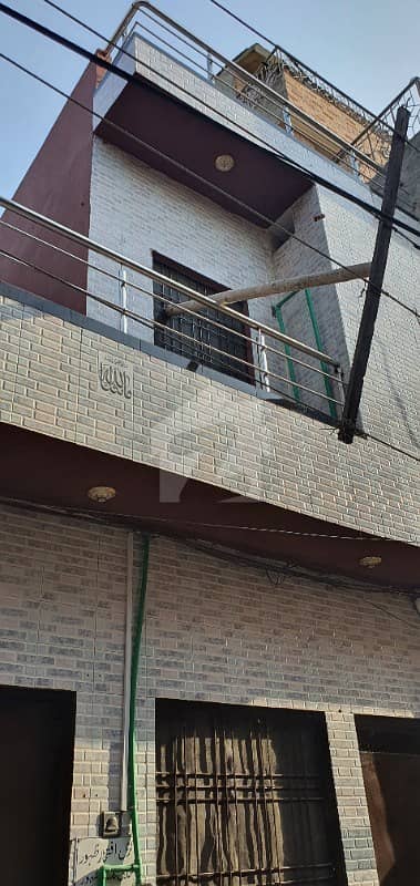 غازی روڈ کینٹ لاہور میں 6 کمروں کا 3 مرلہ مکان 80 لاکھ میں برائے فروخت۔