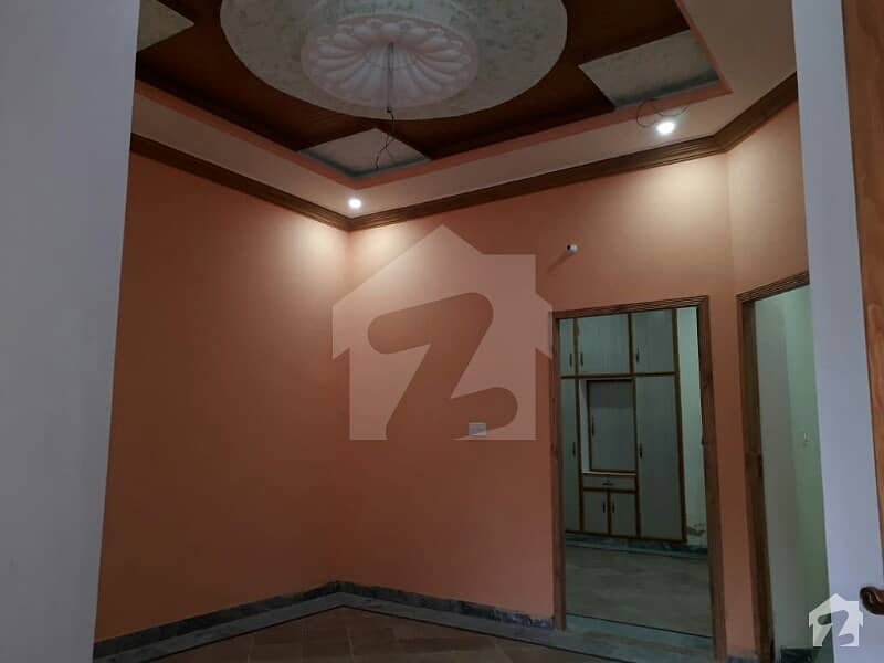 ملت چوک فیصل آباد میں 4 کمروں کا 4 مرلہ مکان 65 لاکھ میں برائے فروخت۔