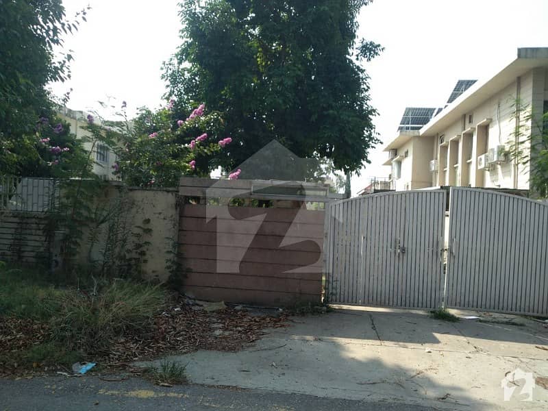 933 Sq Yards Old Demolished House For Sale In E 7 Islamabad