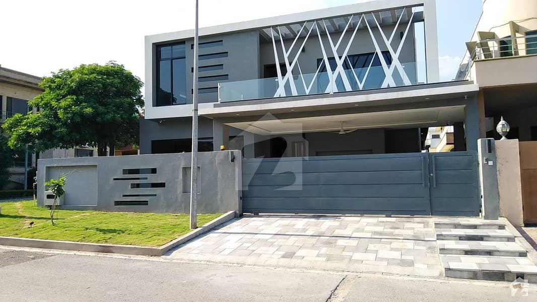 A+ Constructed 1 Kanal Corner House With Basement Is Available For Sale