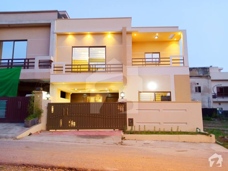 بحریہ ٹاؤن فیز 8 بحریہ ٹاؤن راولپنڈی راولپنڈی میں 5 کمروں کا 7 مرلہ مکان 1.48 کروڑ میں برائے فروخت۔