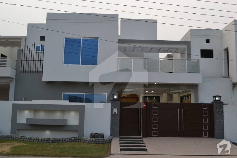 10 Marla Non Contractor Made Beautiful House For Sale