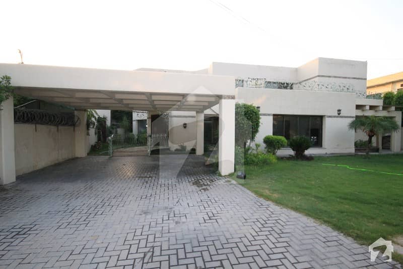 فالکن کمپلیکس - طفیل روڈ کینٹ لاہور میں 7 کمروں کا 2.75 کنال مکان 3.75 لاکھ میں کرایہ پر دستیاب ہے۔