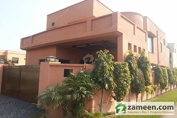 Lahore DHA - 13 Marla House On 40 Feet Road In Phase 8 Block C