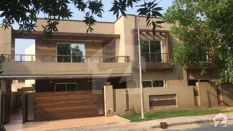 16 Marla Most Beautiful Corner House Opposite 2kanal Available For Rent In Bahria Town Awais Qarni Block E Lahore