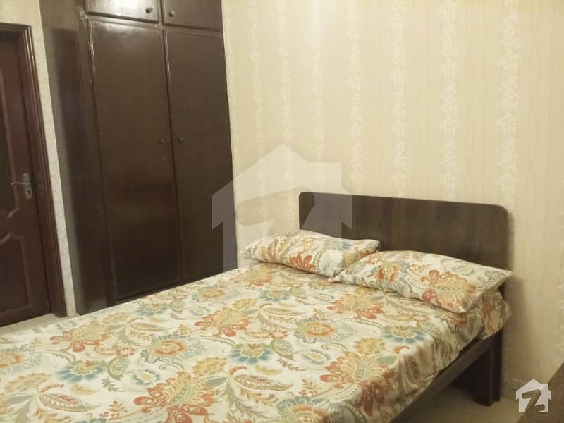 کلفٹن کراچی میں 1 کمرے کا 3 مرلہ کمرہ 27 ہزار میں کرایہ پر دستیاب ہے۔
