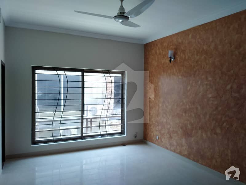 10 Marla Old Look Like New 5 Bed 2 unit House For Sale In Bahria Town