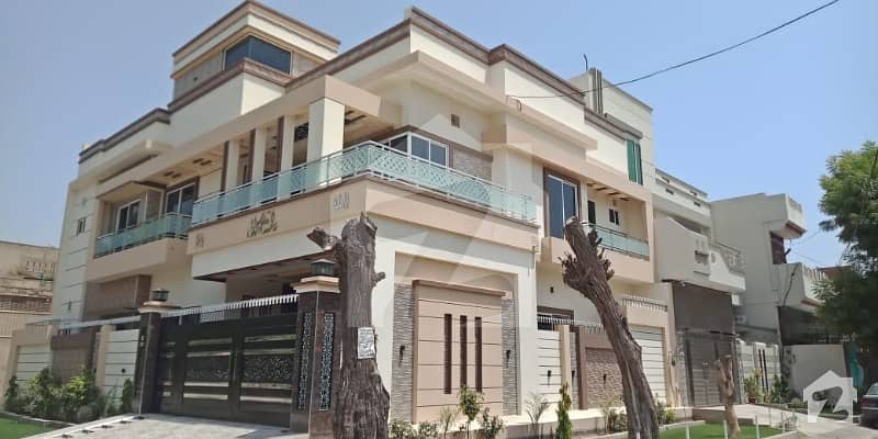 8.6 Marla House For Sell In Fareed Town Hot Location