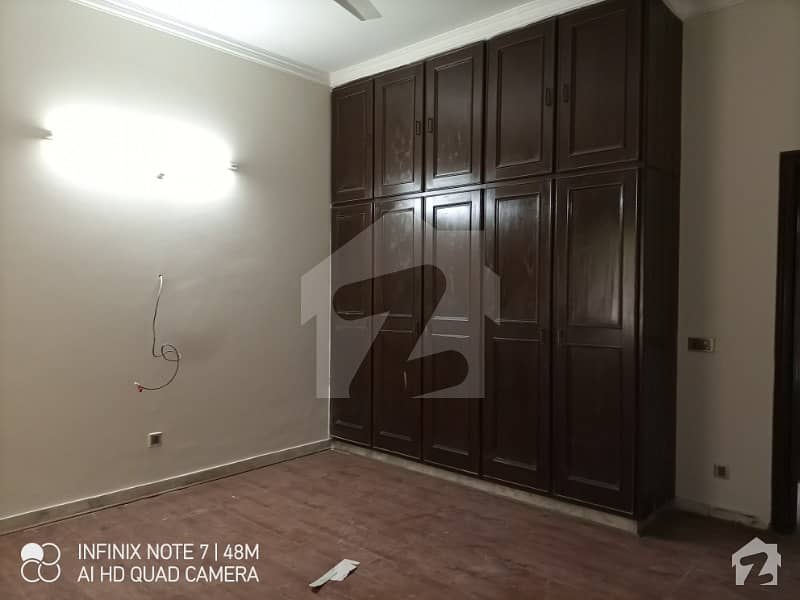 ڈی ایچ اے فیز 3 ڈیفنس (ڈی ایچ اے) لاہور میں 2 کمروں کا 10 مرلہ زیریں پورشن 50 ہزار میں کرایہ پر دستیاب ہے۔