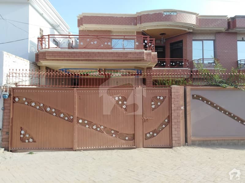 زکریا ٹاؤن ملتان میں 4 کمروں کا 10 مرلہ مکان 1.1 کروڑ میں برائے فروخت۔