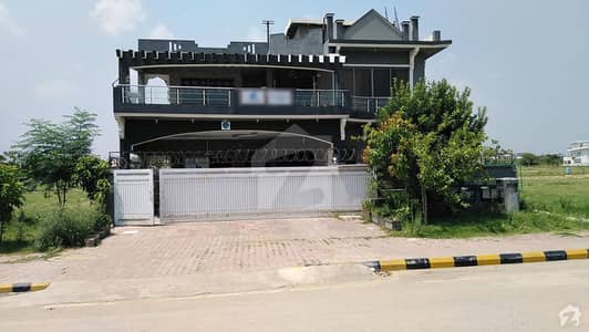 One Kanal House Is Available For Sale One Kanal House Is Available For Sale