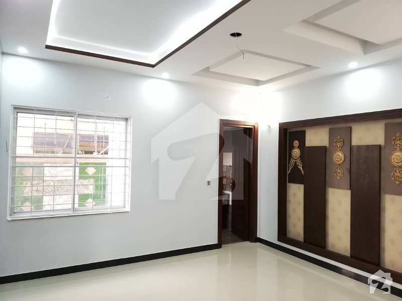 بحریہ ٹاؤن شاہین بلاک بحریہ ٹاؤن سیکٹر B بحریہ ٹاؤن لاہور میں 5 کمروں کا 10 مرلہ مکان 65 ہزار میں کرایہ پر دستیاب ہے۔
