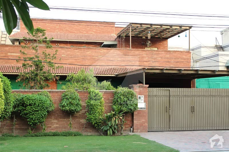 گارڈن ٹاؤن - اورنگزیب بلاک گارڈن ٹاؤن لاہور میں 4 کمروں کا 1 کنال مکان 5.5 کروڑ میں برائے فروخت۔