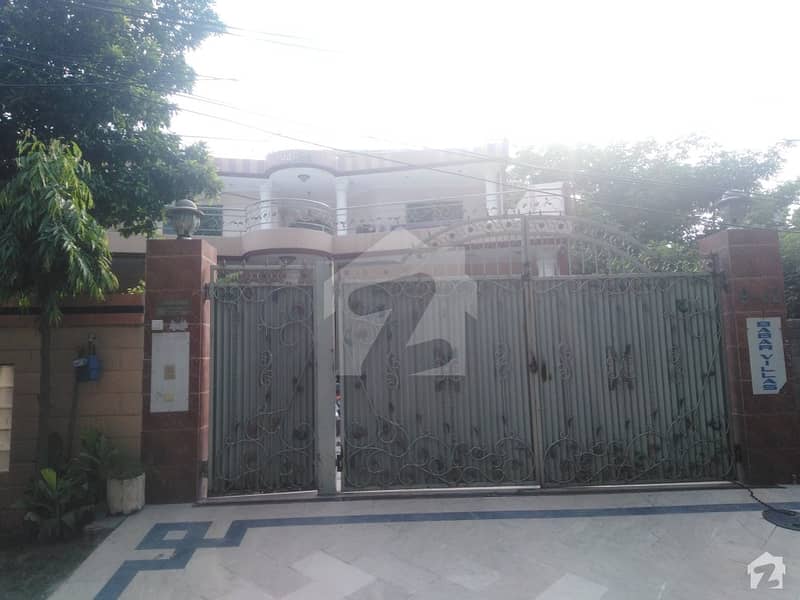 جوہر ٹاؤن فیز 2 - بلاک جے2 جوہر ٹاؤن فیز 2 جوہر ٹاؤن لاہور میں 5 کمروں کا 1 کنال مکان 8.25 کروڑ میں برائے فروخت۔