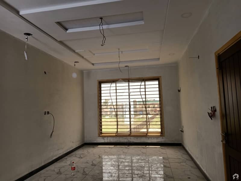 بادشاھی روڈ گجرات میں 5 کمروں کا 6 مرلہ مکان 1.5 کروڑ میں برائے فروخت۔