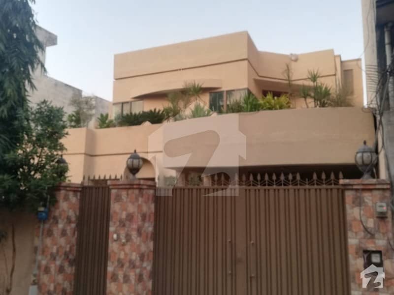 ارشد ٹاؤن منڈی بہاؤالدین میں 4 کمروں کا 13 مرلہ مکان 1.8 کروڑ میں برائے فروخت۔