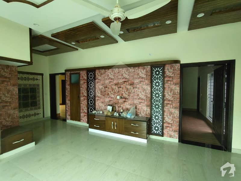 نیسپاک سکیم فیز 3 ڈیفینس روڈ لاہور میں 3 کمروں کا 1 کنال بالائی پورشن 55 ہزار میں کرایہ پر دستیاب ہے۔