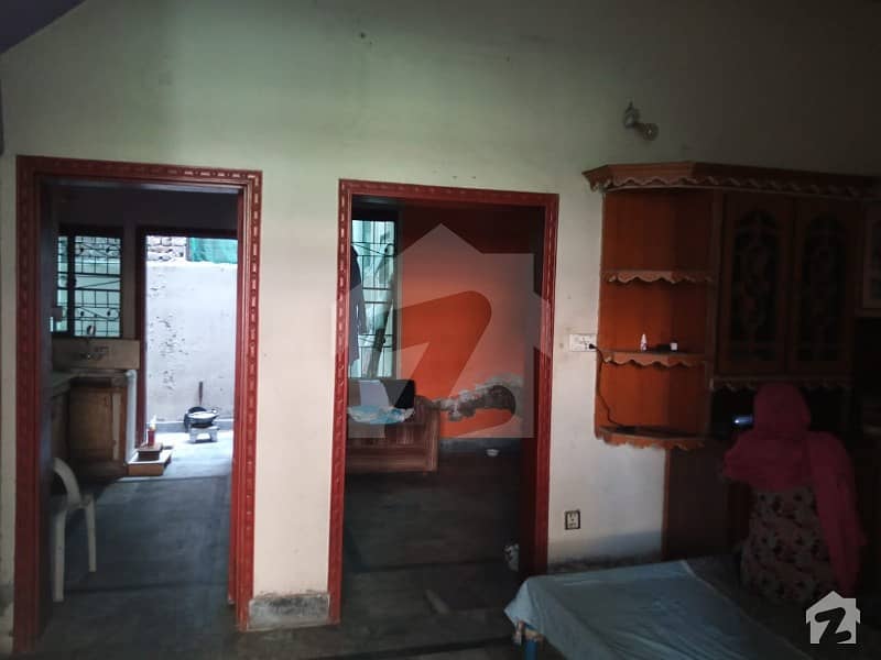 جوہر ٹاؤن فیز 1 جوہر ٹاؤن لاہور میں 3 کمروں کا 5 مرلہ مکان 1.6 کروڑ میں برائے فروخت۔