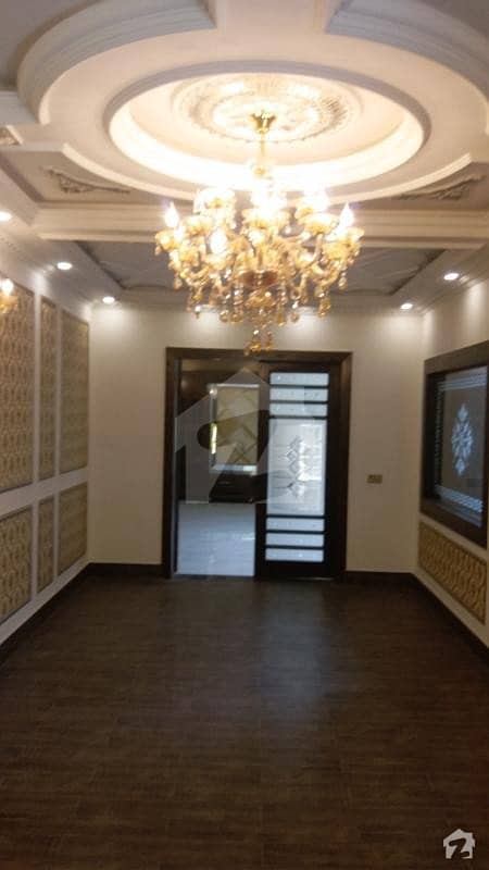 جی سی پی ہاؤسنگ اسکیم لاہور میں 5 کمروں کا 10 مرلہ مکان 2.4 کروڑ میں برائے فروخت۔