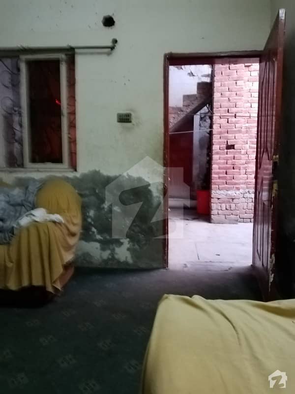 قرطبہ چوک لاہور میں 4 کمروں کا 10 مرلہ مکان 2.73 کروڑ میں برائے فروخت۔