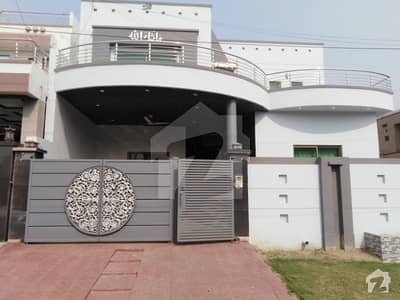 ایڈن گارڈنز فیصل آباد میں 6 کمروں کا 10 مرلہ مکان 2.5 کروڑ میں برائے فروخت۔ ایڈن گارڈنز فیصل آباد میں 6 کمروں کا 10 مرلہ مکان 2.5 کروڑ میں برائے فروخت۔