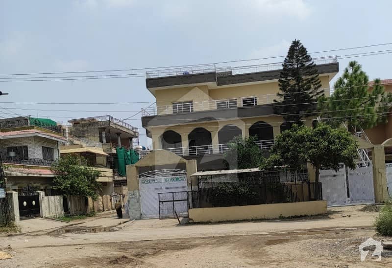 Triple  Storey House For Sale On Ijp Service Road