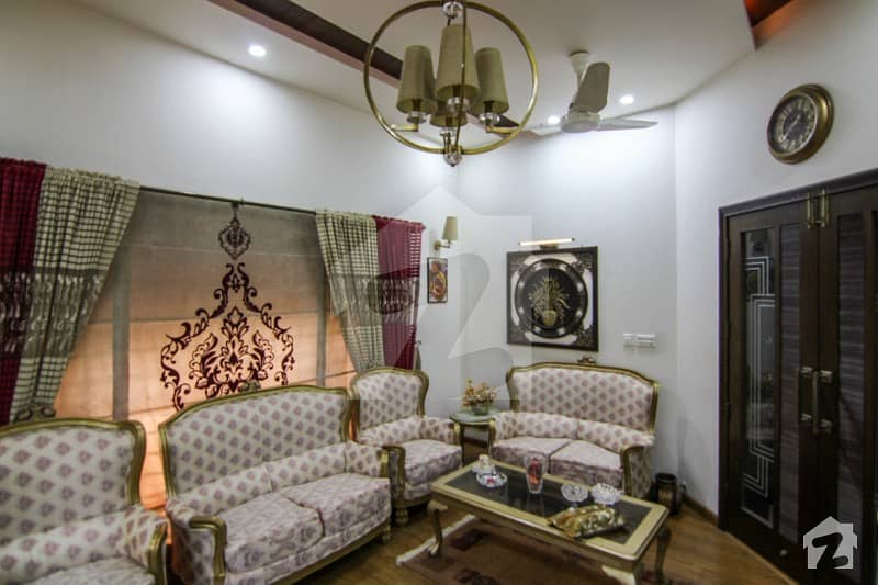 Near Park 10 Marla Luxury Bungalow For Rent At Prime Location