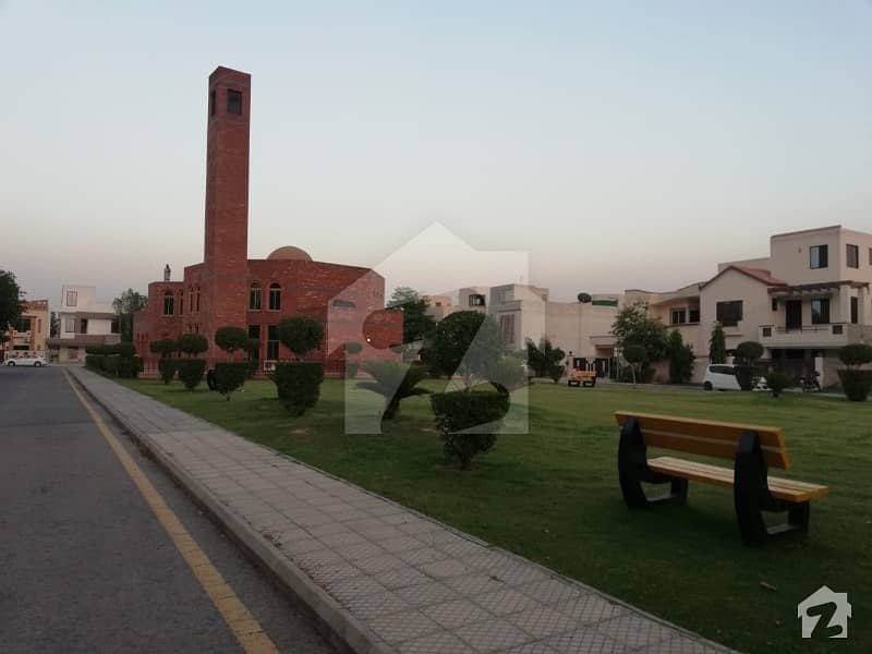 Main Boulevard 1kanal Plot Very Outclass Near Park Location For Sale In Ghouri Block Sector B