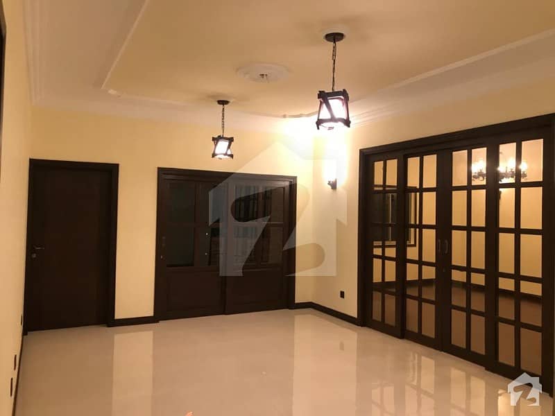 Fully Renovated 4 Bedroom Apartment Available For Rent