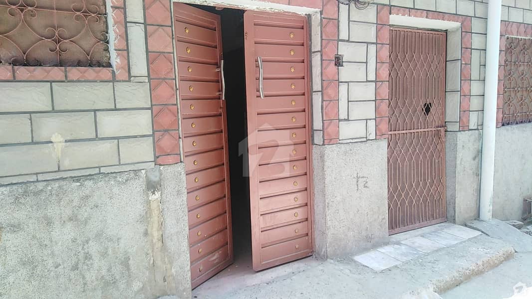 افغان کالونی پشاور میں 7 کمروں کا 8 مرلہ مکان 1.75 کروڑ میں برائے فروخت۔
