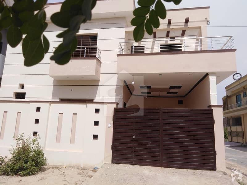 المجید پیراڈایئز رفیع قمر روڈ بہاولپور میں 4 کمروں کا 6 مرلہ مکان 85 لاکھ میں برائے فروخت۔
