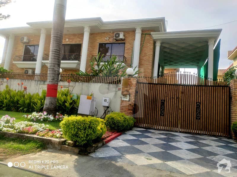 70x70 House Is Available For Sale In F8 Islamabad