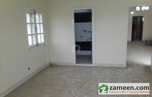 Flat For Sale  4 Bedroom  Parking And Other Facilities