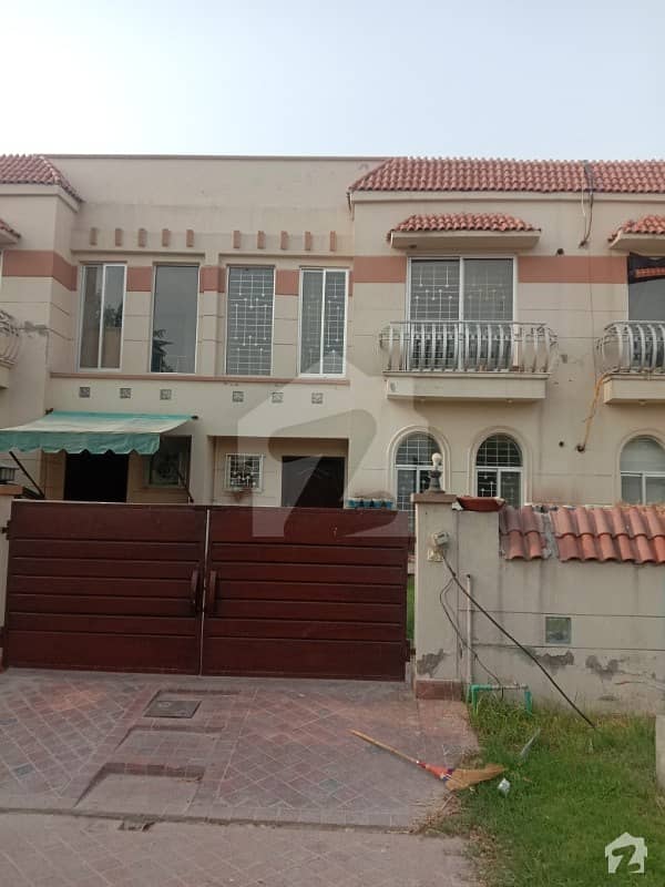 Paragon City 6 Marla House For Rent With Gass