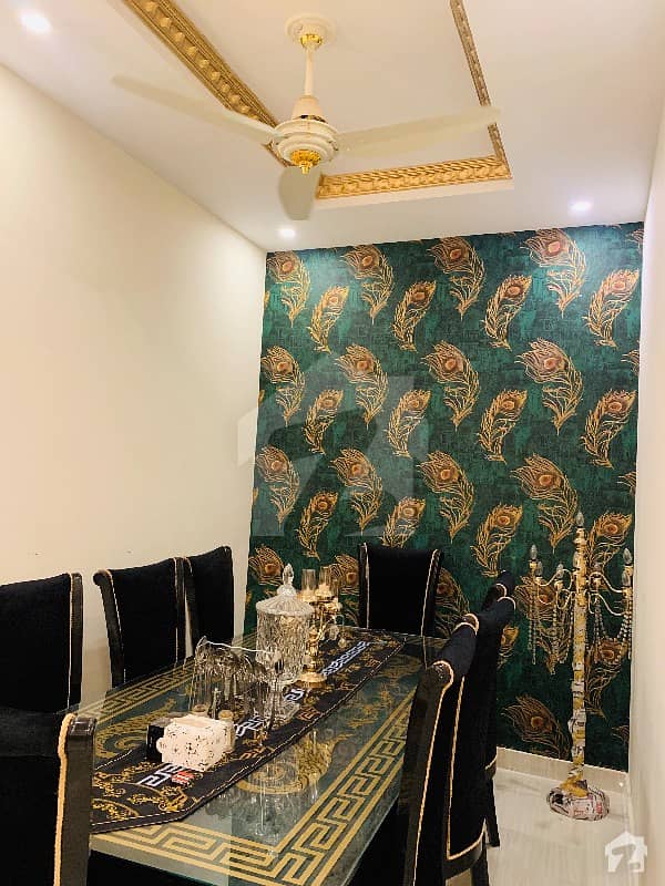 میڈیکل ٹاؤن لاہور میں 4 کمروں کا 6 مرلہ مکان 1 کروڑ میں برائے فروخت۔