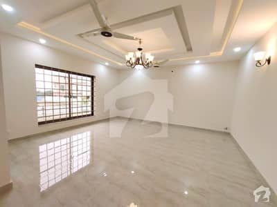 ڈی ایچ اے ڈیفینس فیز 2 ڈی ایچ اے ڈیفینس اسلام آباد میں 6 کمروں کا 1 کنال مکان 4.85 کروڑ میں برائے فروخت۔ ڈی ایچ اے ڈیفینس فیز 2 ڈی ایچ اے ڈیفینس اسلام آباد میں 6 کمروں کا 1 کنال مکان 4.85 کروڑ میں برائے فروخت۔