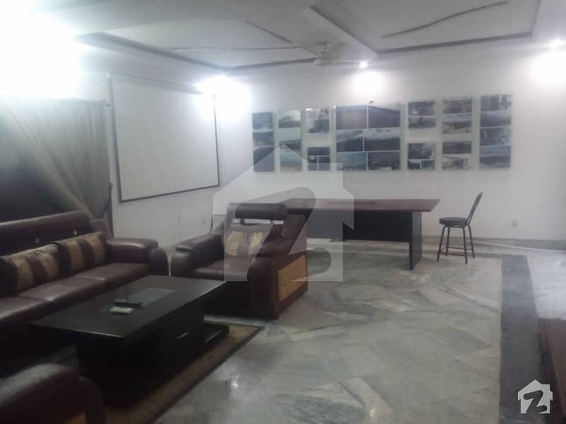 کینال ویو لاہور میں 7 کمروں کا 1.1 کنال گھر 4 کروڑ میں برائے فروخت۔