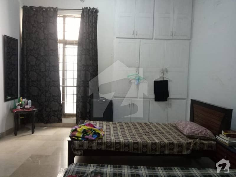 Female Paying Guest Room For Rent