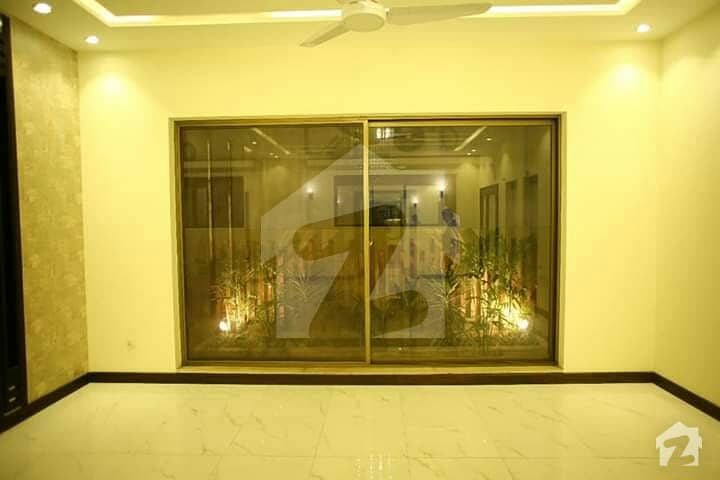 او پی ایف ہاؤسنگ سکیم لاہور میں 5 کمروں کا 10 مرلہ مکان 1.8 کروڑ میں برائے فروخت۔