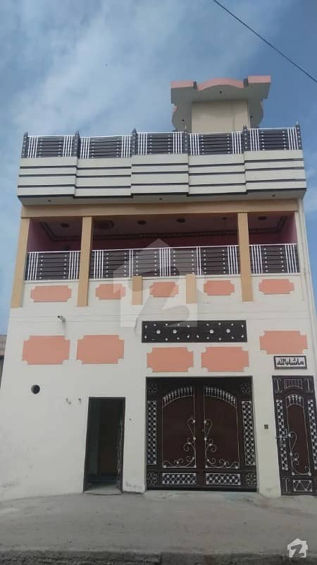 نوشہرہ روڈ مردان میں 4 کمروں کا 8 مرلہ مکان 50 ہزار میں کرایہ پر دستیاب ہے۔