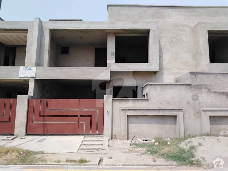 ایڈن آچرڈ فیصل آباد میں 5 مرلہ مکان 70 لاکھ میں برائے فروخت۔